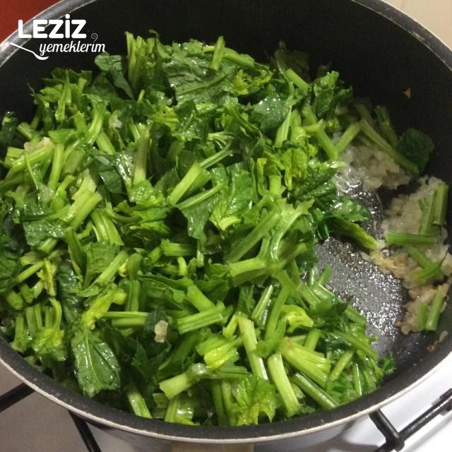 Yumurtalı Ispanak Sapı Kavurması