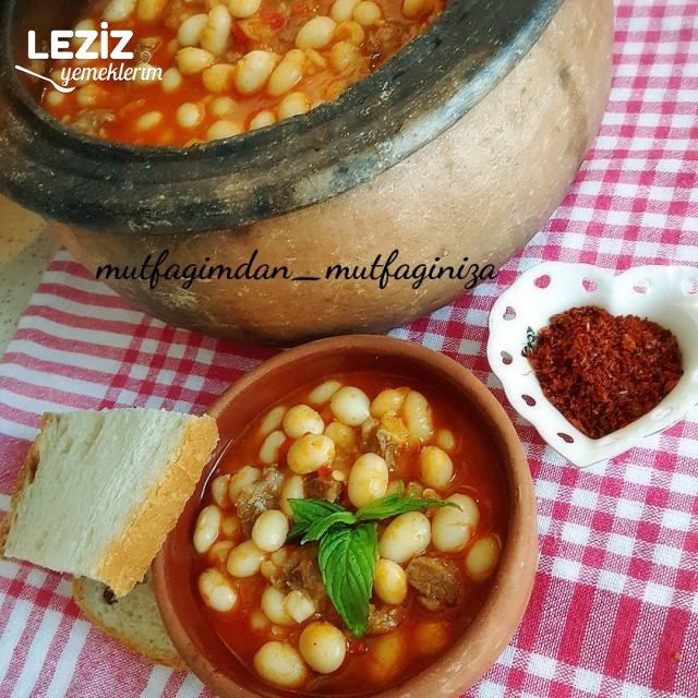 Güveçte Etli Kuru Fasulye