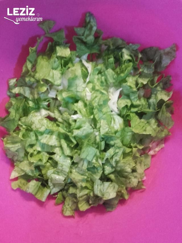 Hellim Peynirli Salata Tarifi