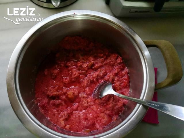 Kızılcık Şerbeti Ve Kızılcık Tarhanası Nasıl Yapılır