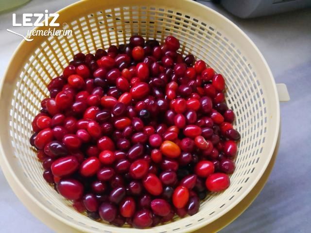 Kızılcık Şerbeti Ve Kızılcık Tarhanası Nasıl Yapılır