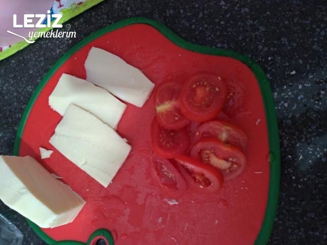 Domatesli Kaşarlı Tost