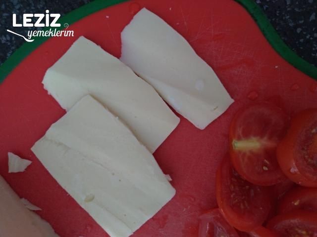 Domatesli Kaşarlı Tost