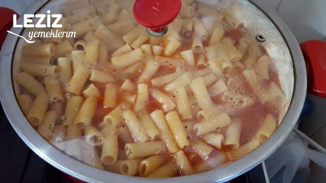 Yoğun Soslu Sarımsaklı Makarna