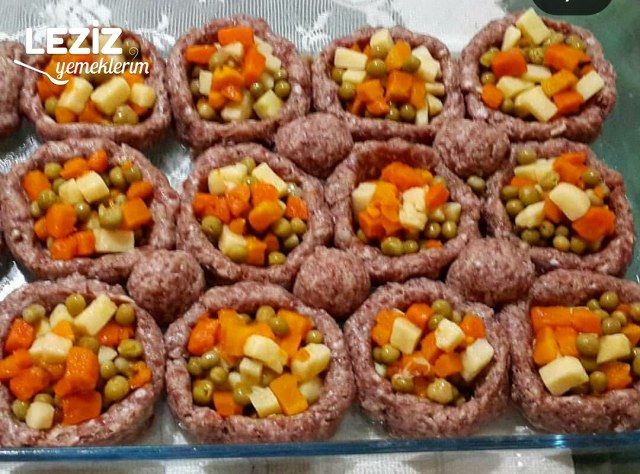 Garnitürlü Çanak Köfteler