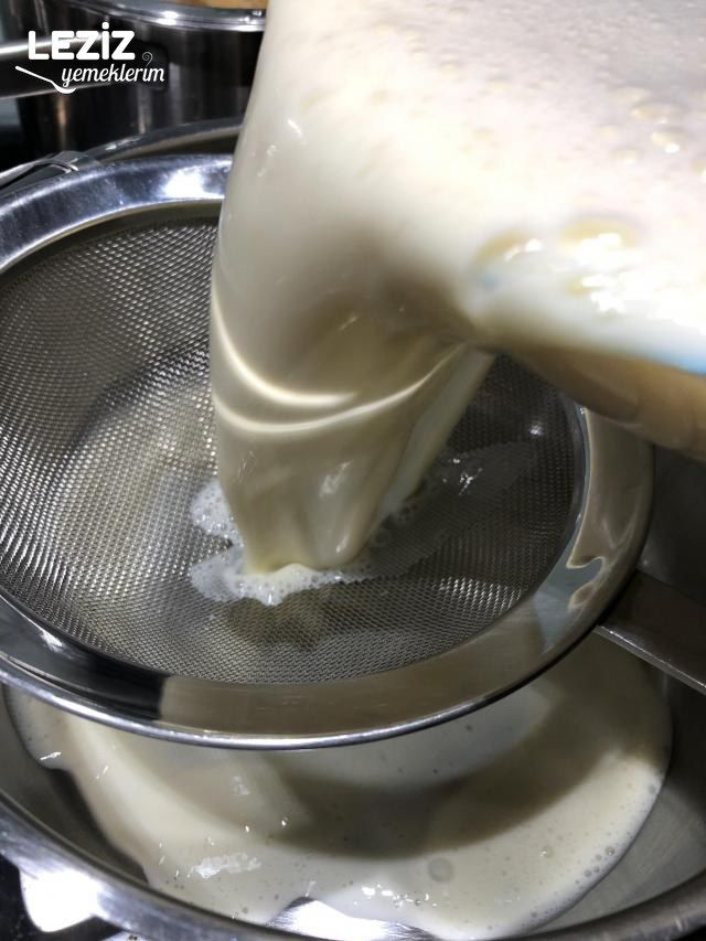 Muzlu Çikolatalı Yaş Pasta Tarifi