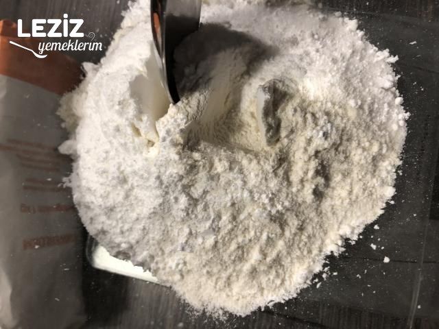 Muzlu Çikolatalı Yaş Pasta Tarifi