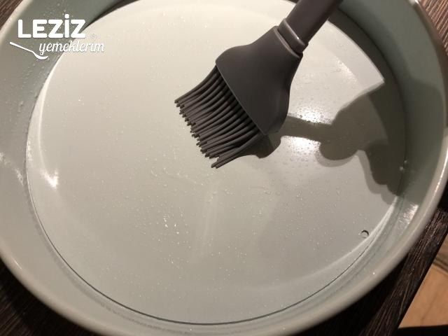 Muzlu Çikolatalı Yaş Pasta Tarifi