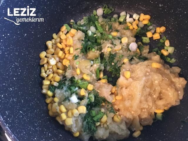 Köz Patlıcanlı Makarna Salatası