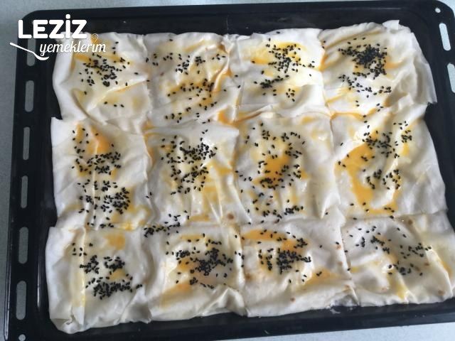 Ispanaklı Peynirli Ve Sodalı Börek