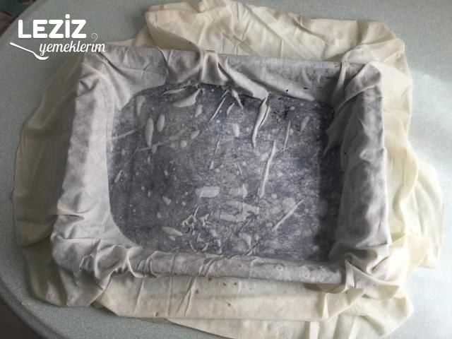 Ispanaklı Peynirli Ve Sodalı Börek