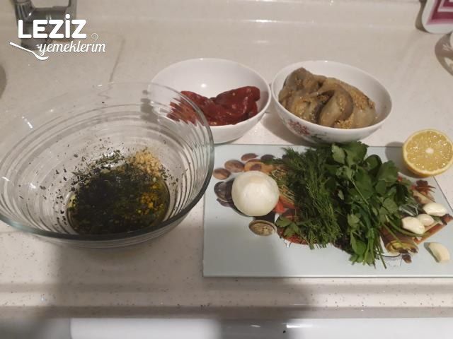 Közlenmiş Patlıcan Salatası Nasıl Yapılır?