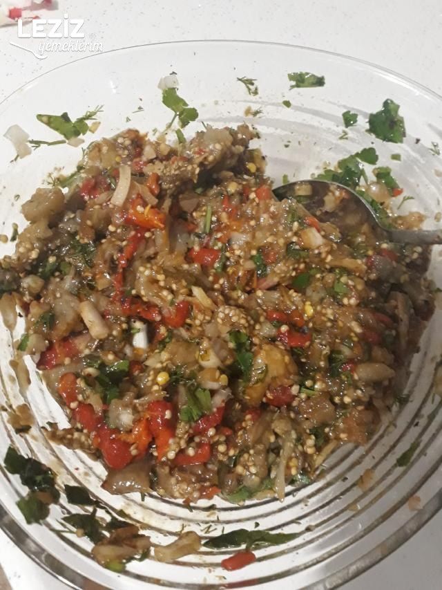 Közlenmiş Patlıcan Salatası Nasıl Yapılır?