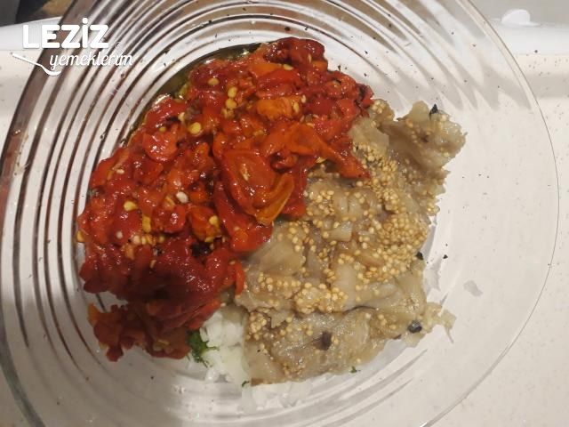 Közlenmiş Patlıcan Salatası Nasıl Yapılır?