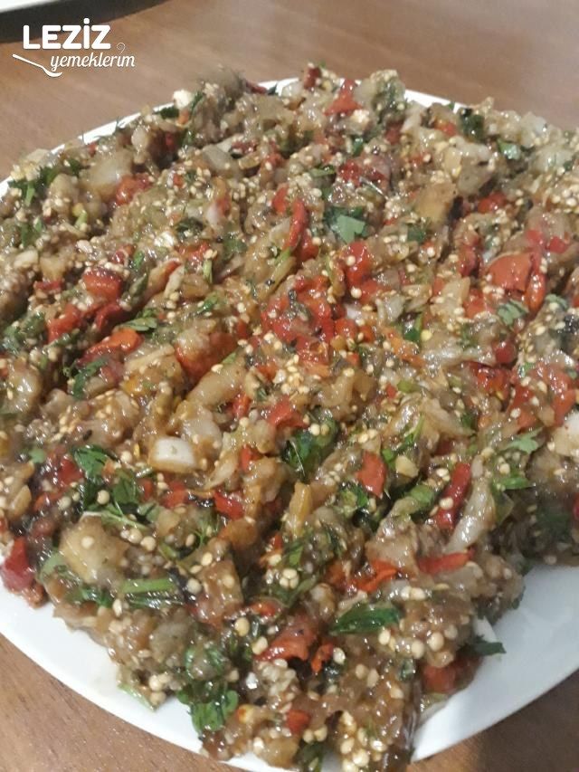 Közlenmiş Patlıcan Salatası Nasıl Yapılır?