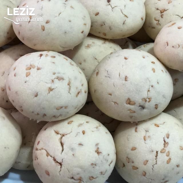 Ağızda Dağılan Susamlı Kurabiye Leziz Yemeklerim