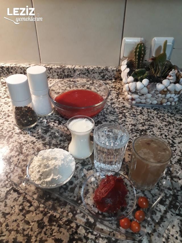 Domatesli Un Çorbası