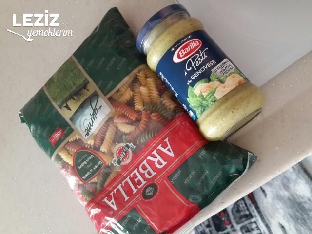 Kremalı Pesto Soslu Sebzeli Makarna