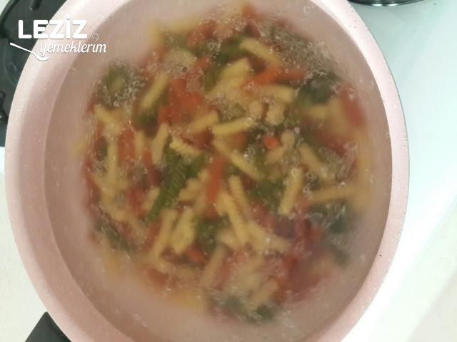 Kremalı Pesto Soslu Sebzeli Makarna