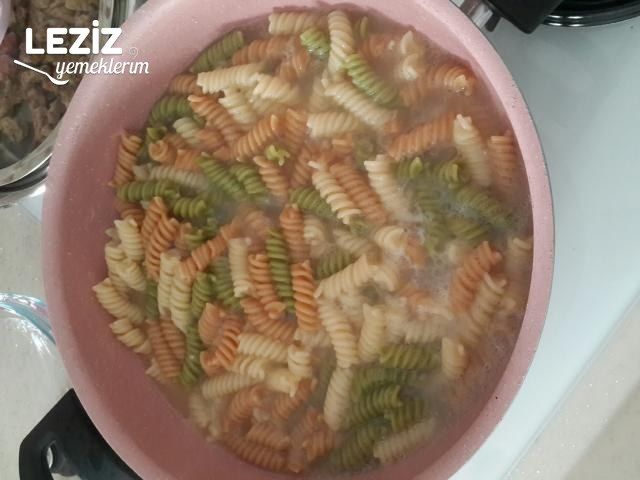 Kremalı Pesto Soslu Sebzeli Makarna