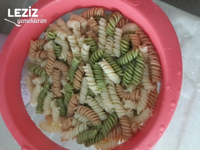 Kremalı Pesto Soslu Sebzeli Makarna