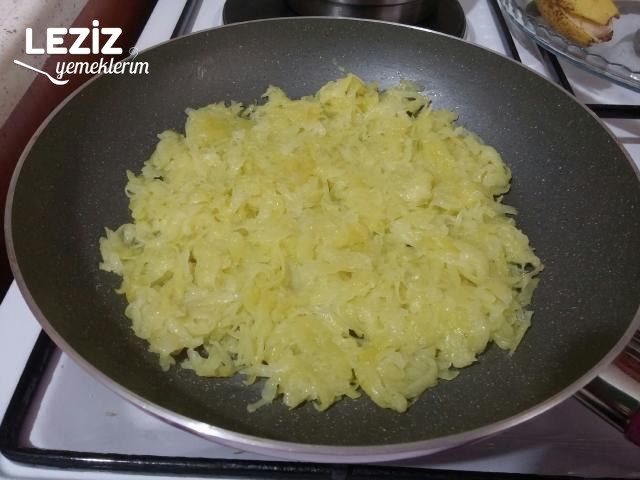 Kahvaltılık Patatesli Kaşarlı Omlet