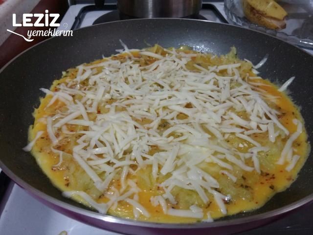 Kahvaltılık Patatesli Kaşarlı Omlet