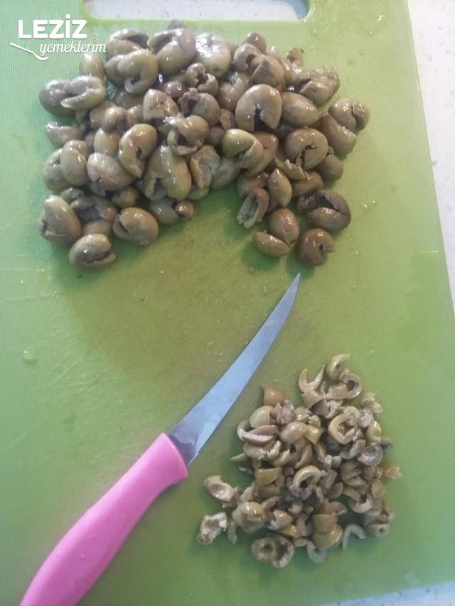 Yeşil Zeytin Salatası