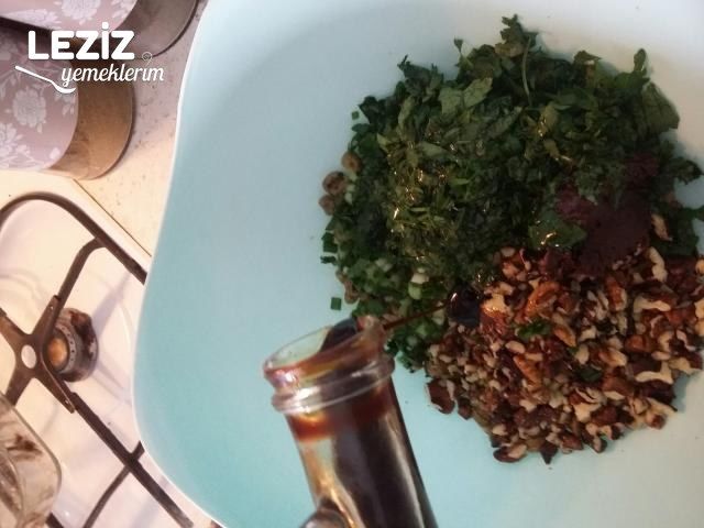 Yeşil Zeytin Salatası