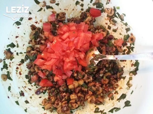 Yeşil Zeytin Salatası