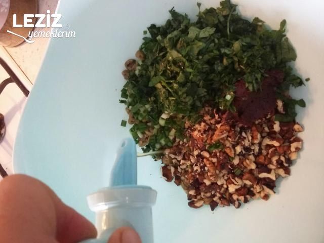 Yeşil Zeytin Salatası