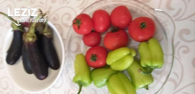 Patlıcan Biber Domates Dolması (Üç Bacı Dolması)