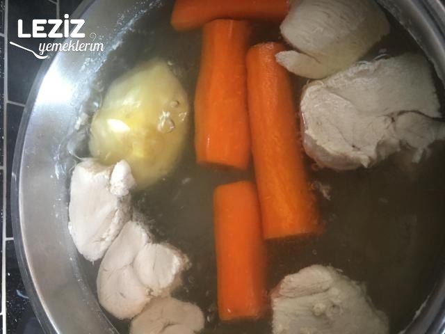 Domatesli Havuçlu Tavuklu Çorba