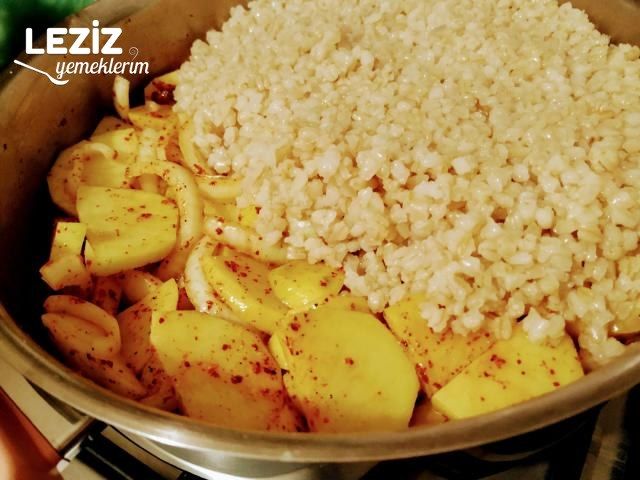 Patatesli Soğanlı Döğme Pilavı