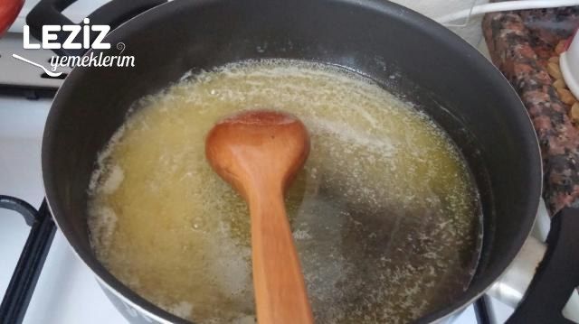 Enfes İrmik Helvası (Annemin Tarifi)