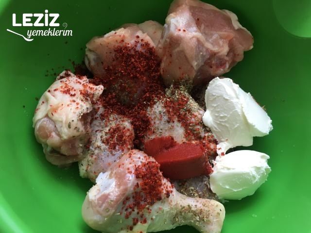 Fırında Tavuk Budu Ve Patates