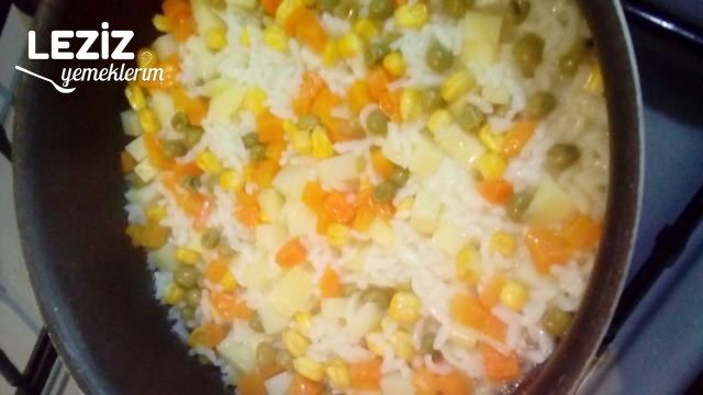 Garnitürlü, Tereyağlı Pirinç Pilavı