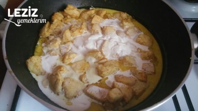 Köri Soslu Kremalı Enfes Tavuk