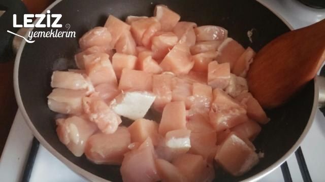Köri Soslu Kremalı Enfes Tavuk