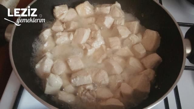 Köri Soslu Kremalı Enfes Tavuk