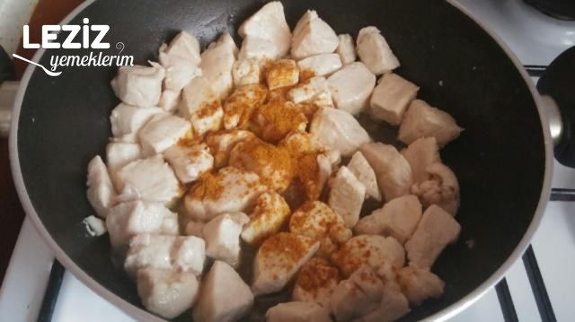 Köri Soslu Kremalı Enfes Tavuk