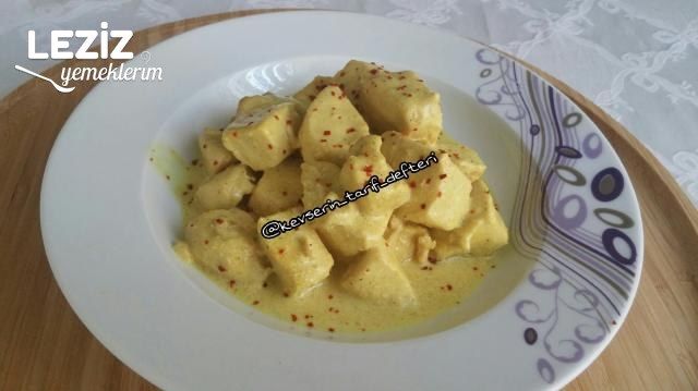Köri Soslu Kremalı Enfes Tavuk