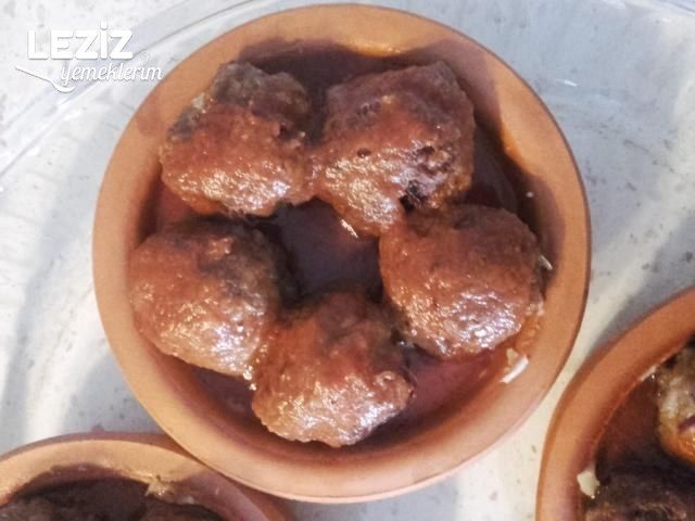 Güveçte Patates Püreli Köfte Tarifi