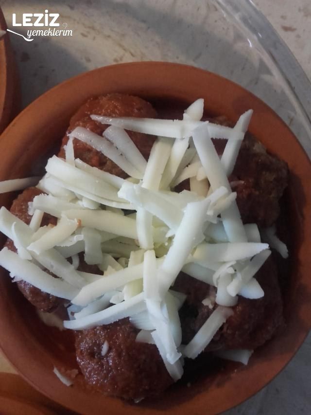 Güveçte Patates Püreli Köfte Tarifi