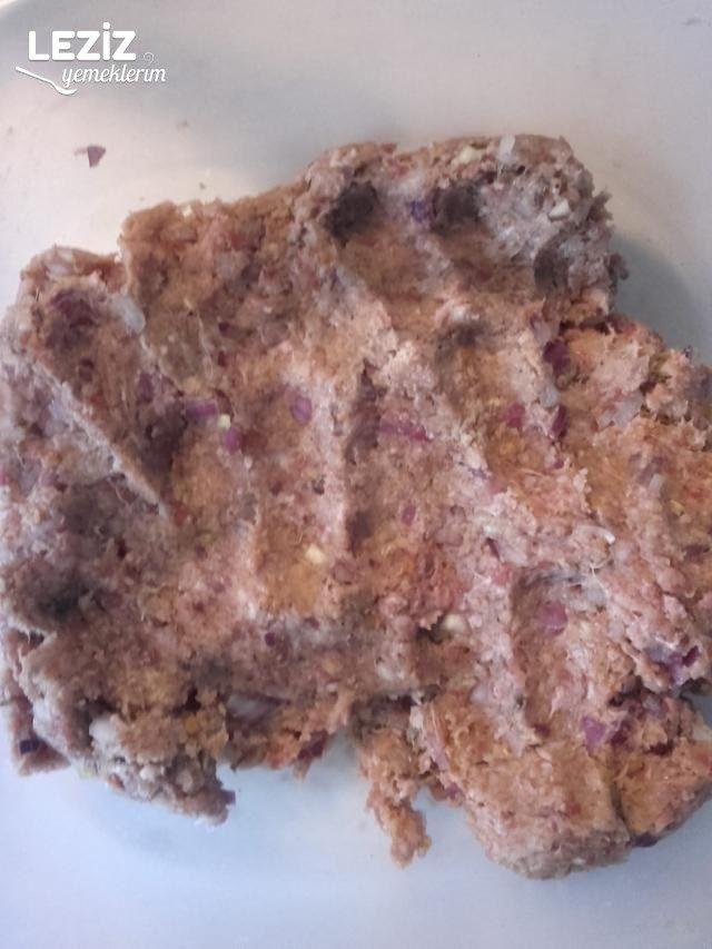 Güveçte Patates Püreli Köfte Tarifi