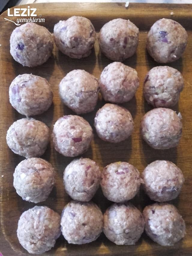 Güveçte Patates Püreli Köfte Tarifi