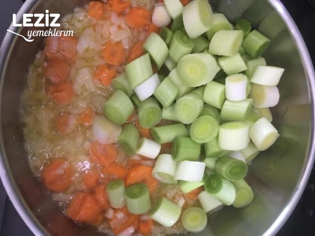 Mandalina Soslu Pırasa