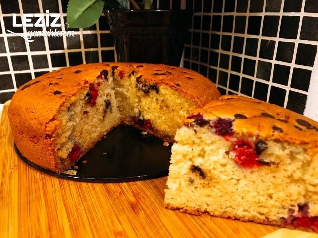 Damla Çikolatalı Ve Orman Meyveli Kek