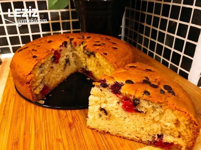 Damla Çikolatalı Ve Orman Meyveli Kek