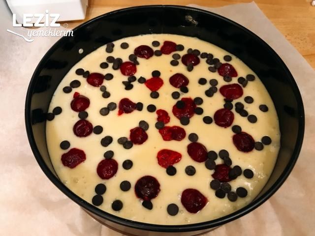 Damla Çikolatalı Ve Orman Meyveli Kek